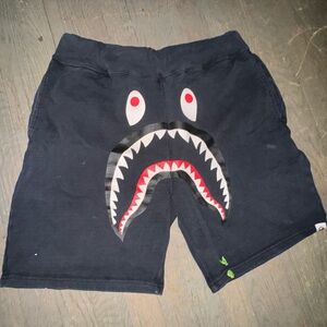 BAPE SHORTS SIZE L FITS LIKE MEDIUM USED